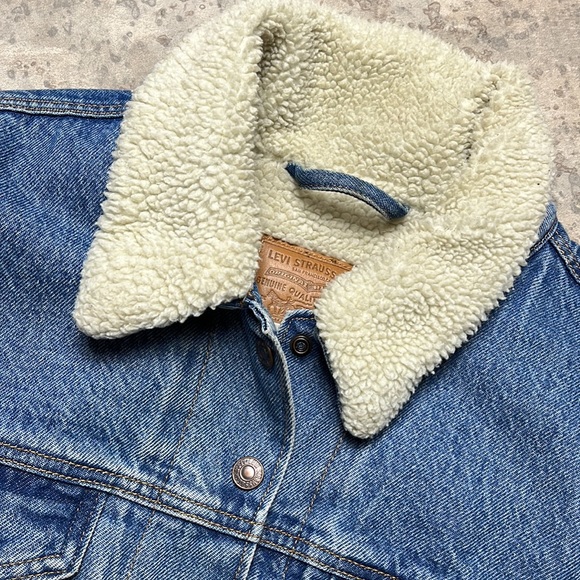 Levi’s Sherpa Lined Jean Jacket - Picture 2 of 7
